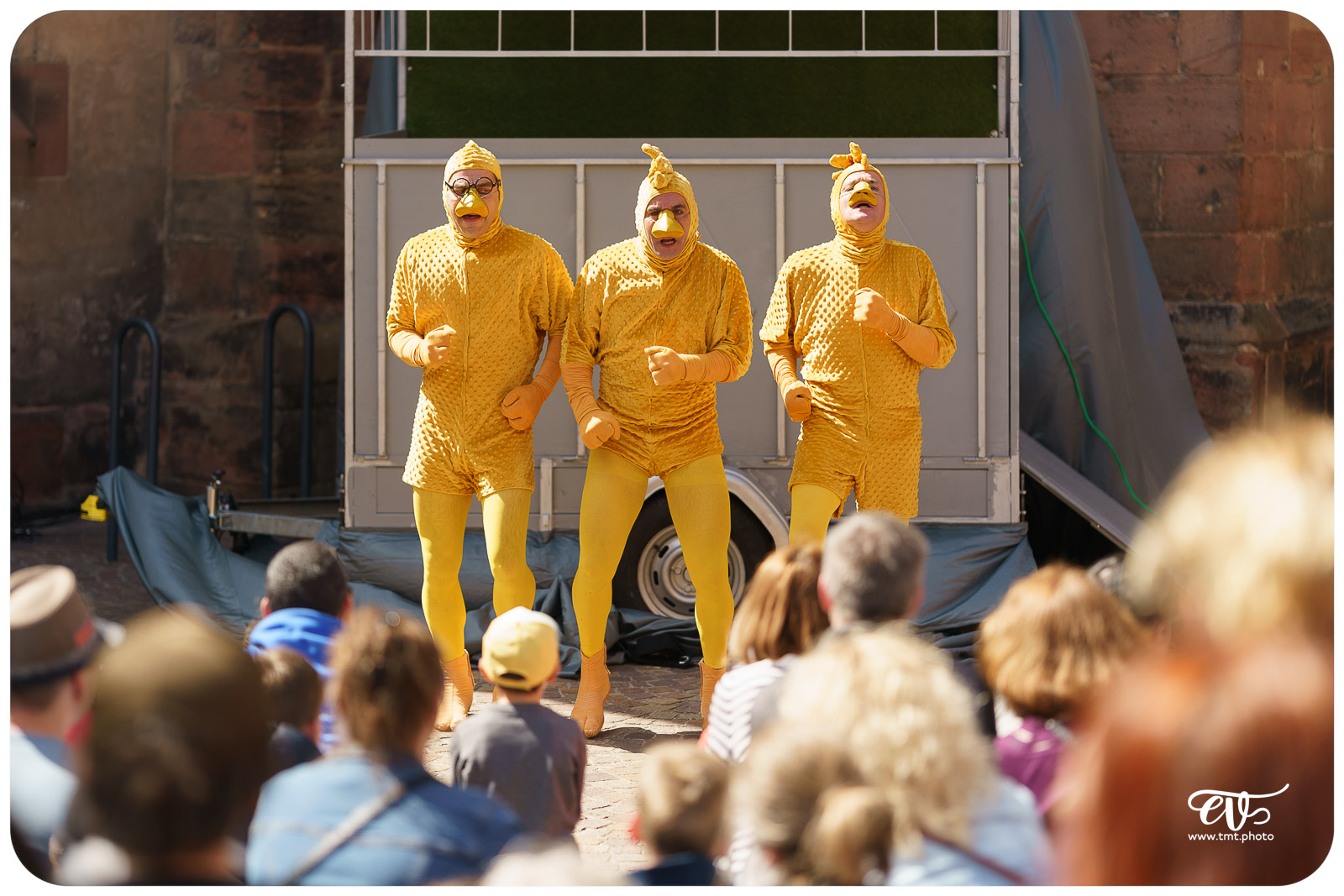 UN POUR TOUS TOUS POUSSIN ! - LES ARTS PITRES